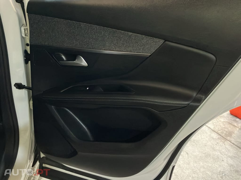 Peugeot 3008 1.5 BlueHDi Allure EAT8