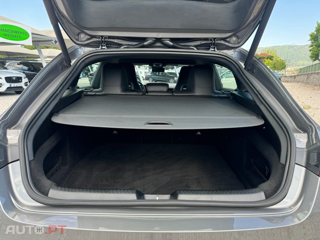 Mercedes-Benz CLA 200 d Shooting Brake AMG Line Aut.
