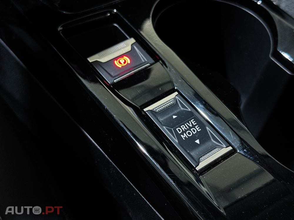 Peugeot 208 1.2 Hybrid Allure e-DCS6