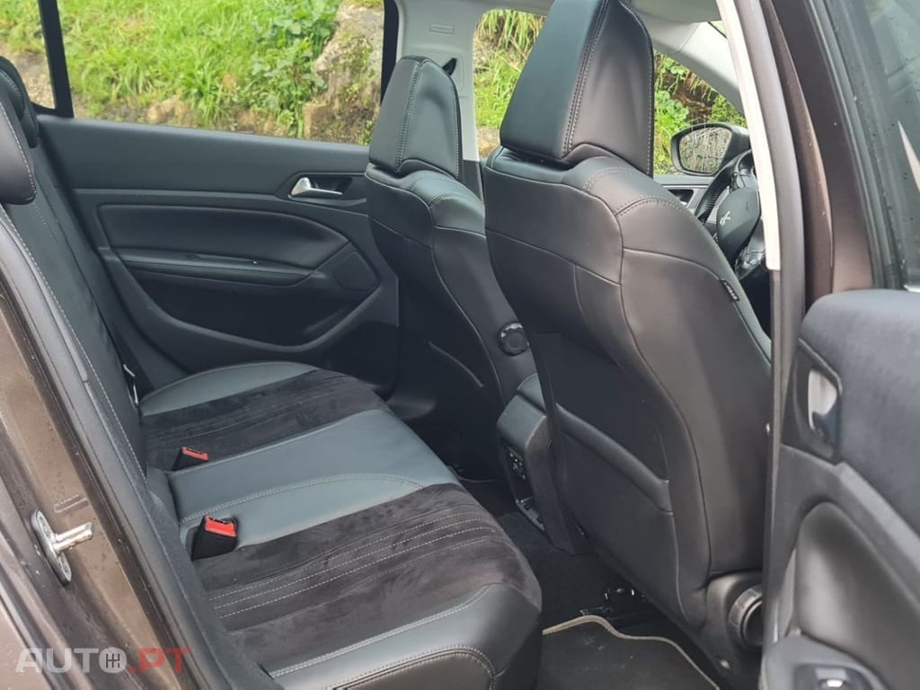 Peugeot 308 1.6 BlueHDi Allure J17