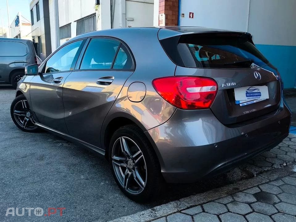 Mercedes-Benz A 180 CDI BlueEFFICIENCY — fotografia 3