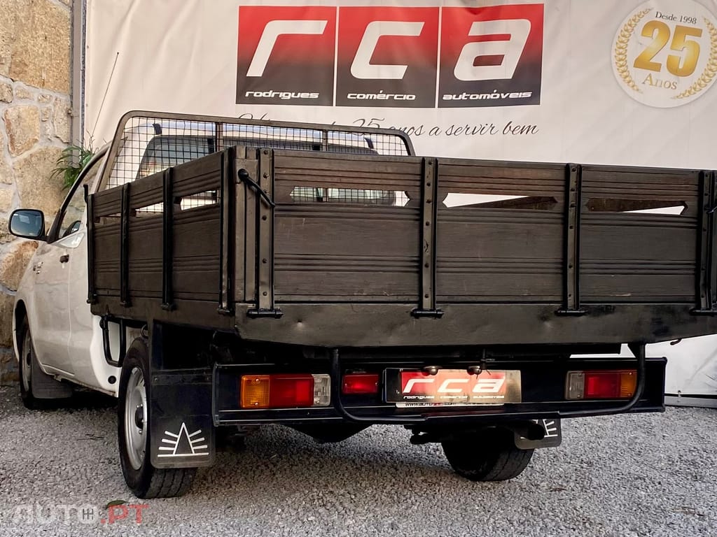 Toyota Hilux 2.5 D-4D 2WD CE PM+AC