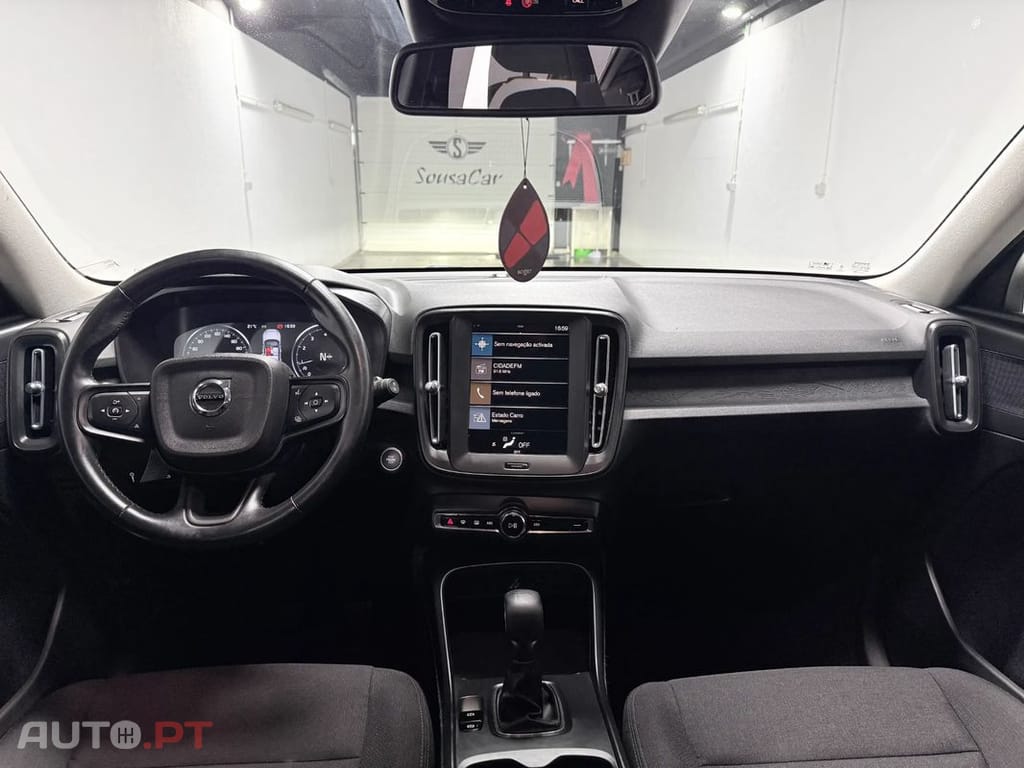 Volvo XC40 1.5 T2 Momentum Plus