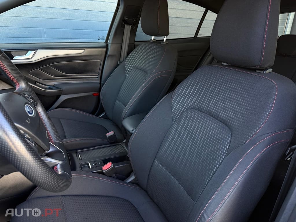 Ford Focus 1.0 EcoBoost MHEV ST-Line