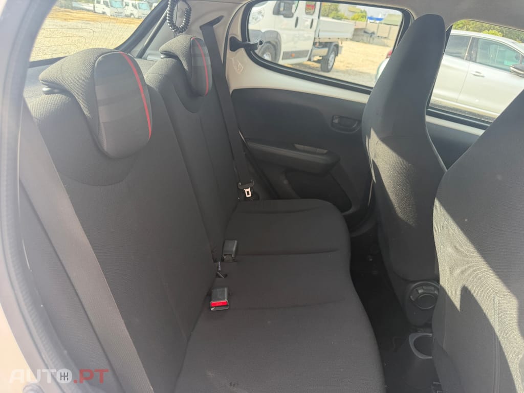 Peugeot 108 Outro