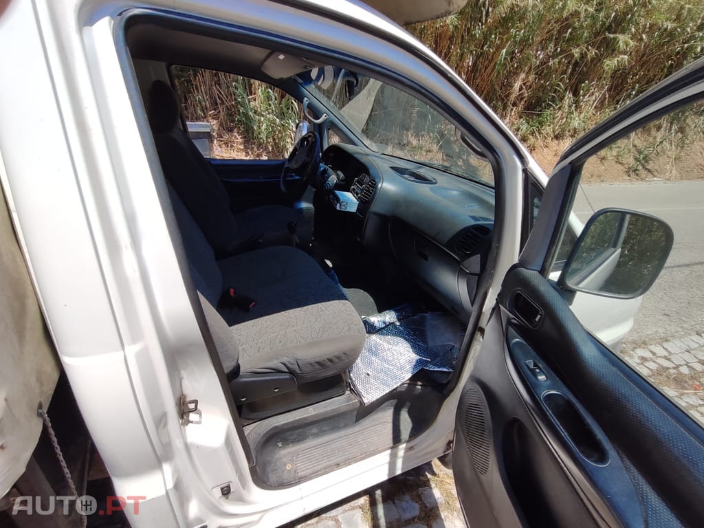 Hyundai H-1 Comercial
