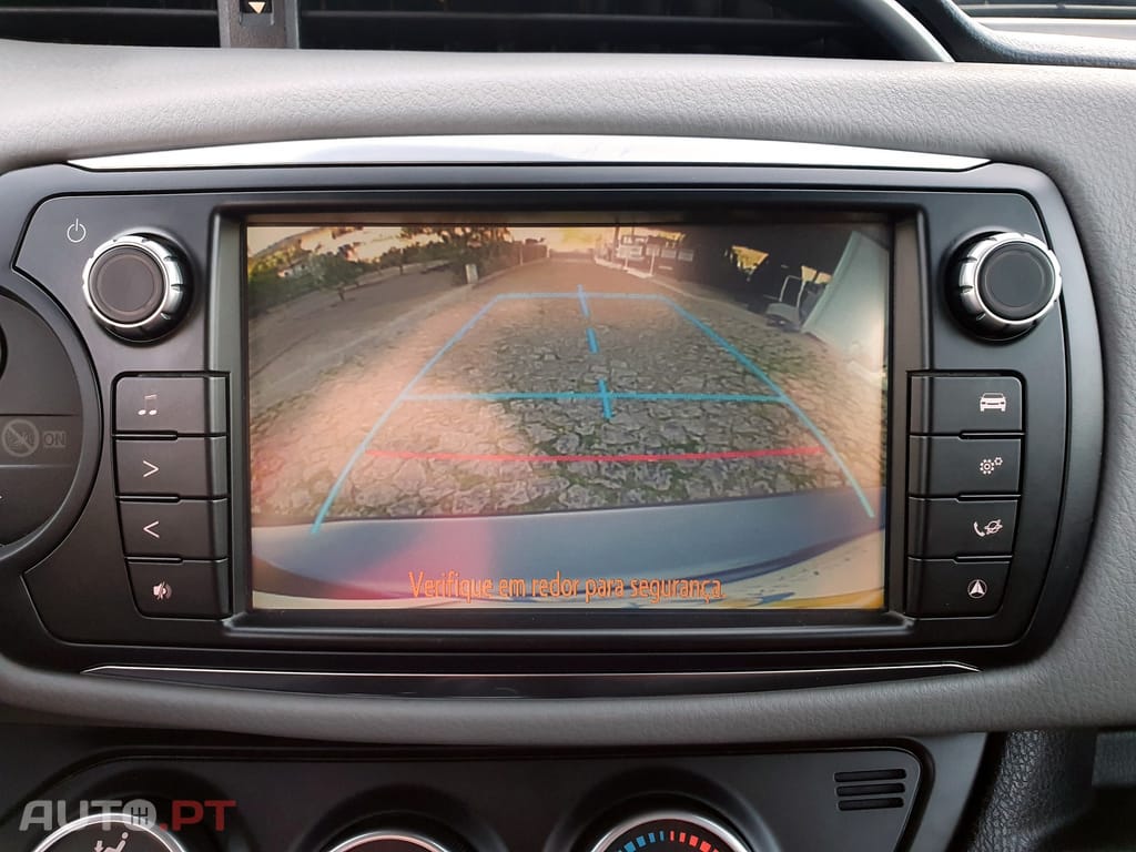 Toyota Yaris 1.0 VVT-i Comfort+Pack Style+Pack Techno+Navi