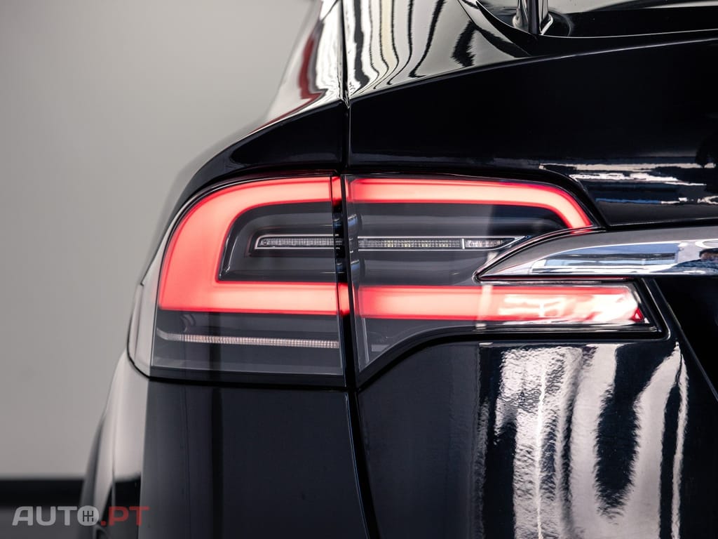 Tesla Model X 75