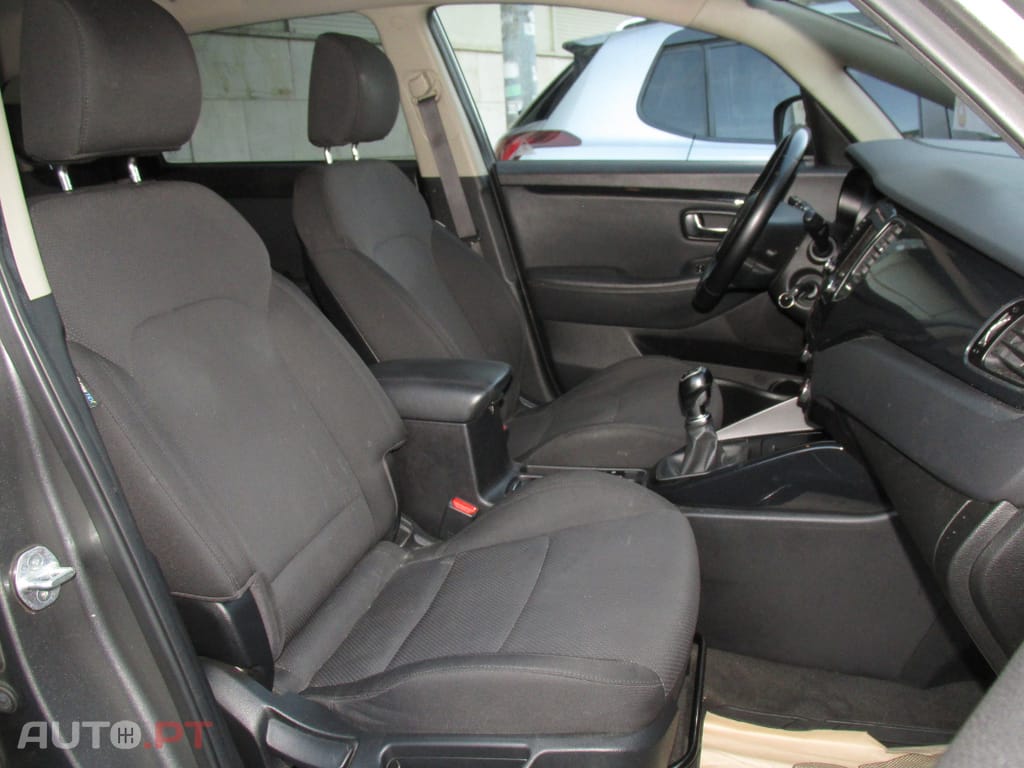 Kia Carens 1.7 CRDi ISG TX