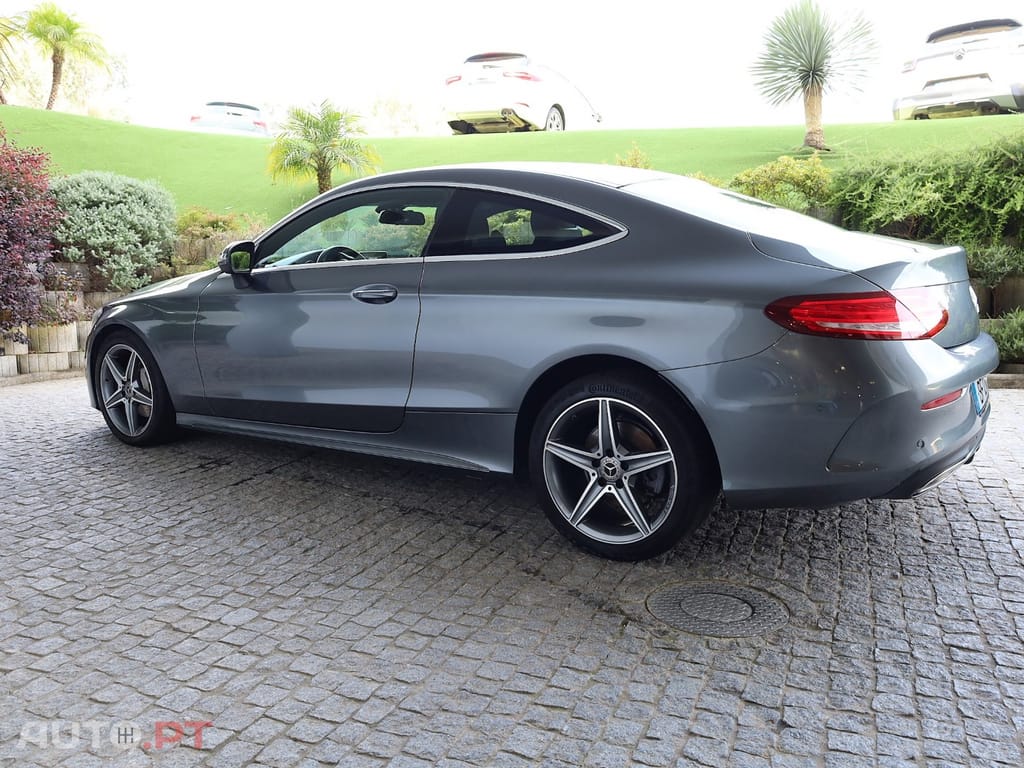 Mercedes-Benz C 180 Coupé AMG — fotografia 12
