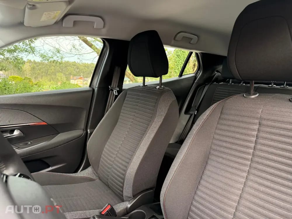Peugeot 2008 1.2 PureTech Active Pack — fotografia 15