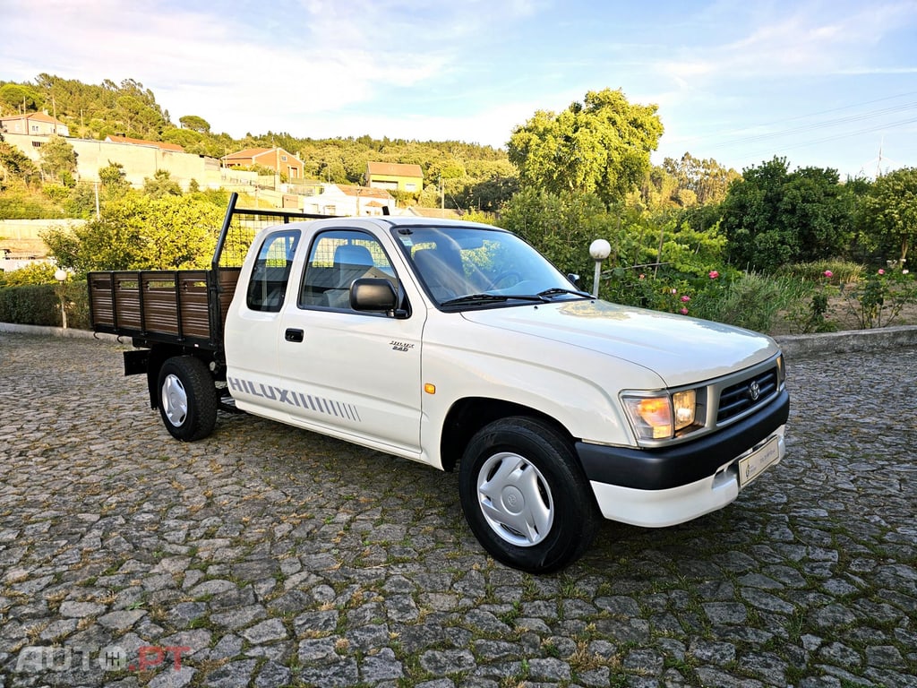 Toyota Hilux 2.4 D LN150LT CE