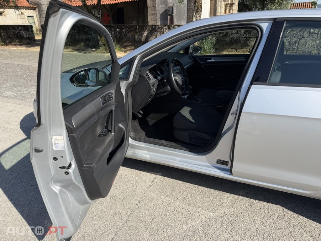 Volkswagen Golf 1.6 TDi Confortline DSG