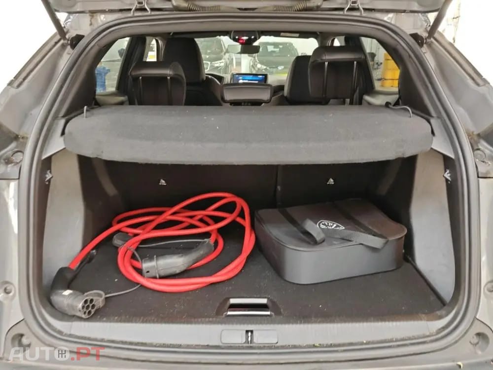 Peugeot E-2008 GT