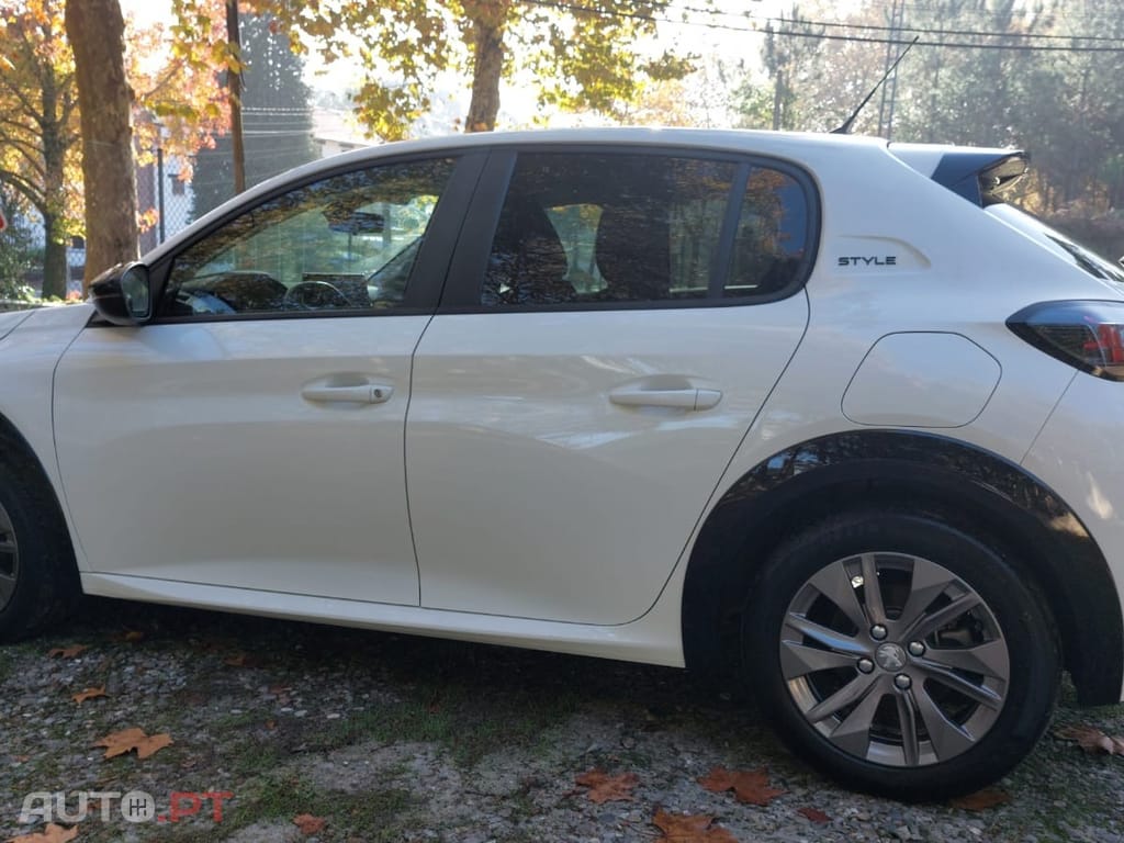 Peugeot E-208 50 kWh Style