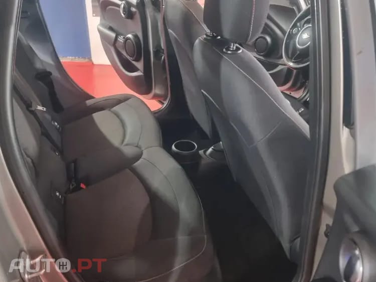 MINI Cooper Cooper D Auto