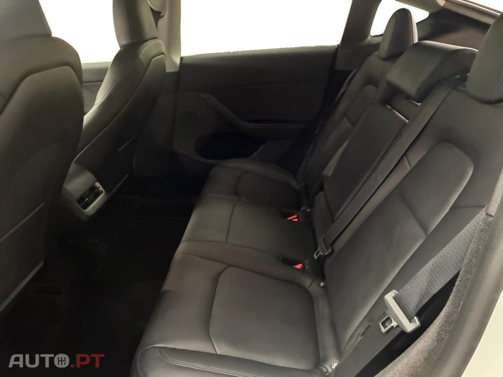 Tesla Model Y Standard RWD