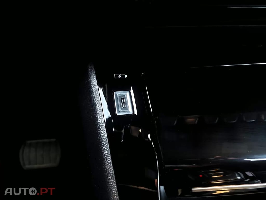 Peugeot 2008 1.2 Hybrid Allure e-DCS6