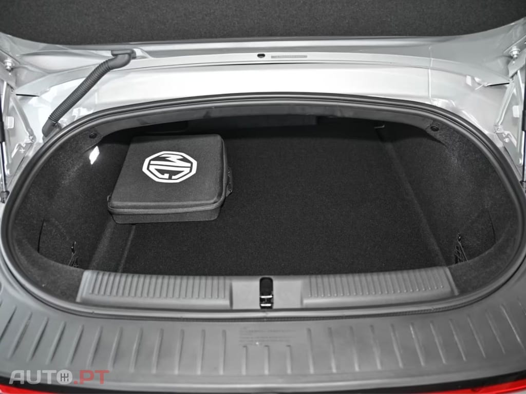 MG Cyberster E-Roadster 