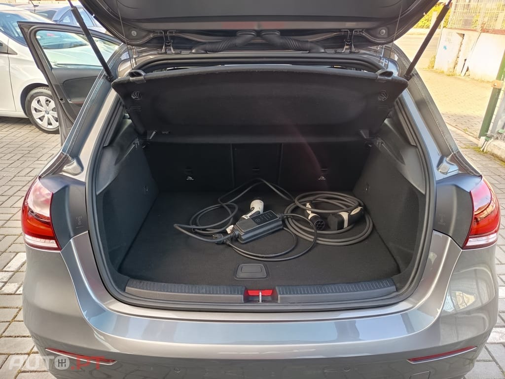 Mercedes-Benz A 250 e AMG Line