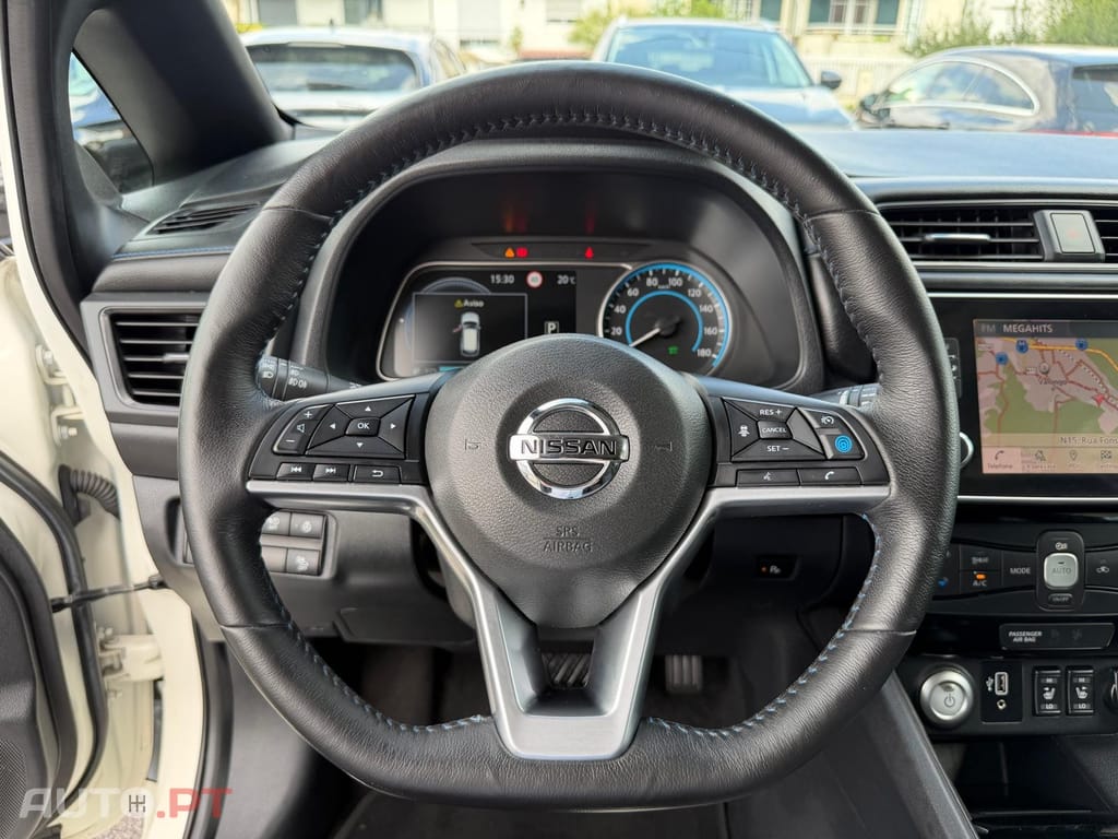 Nissan Leaf N-Connecta Two Tone