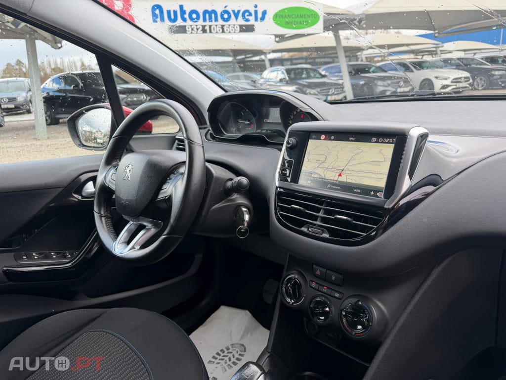 Peugeot 208 1.2 PureTech Signature