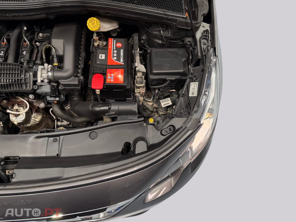 Peugeot 2008 1.2 e-VTi Style