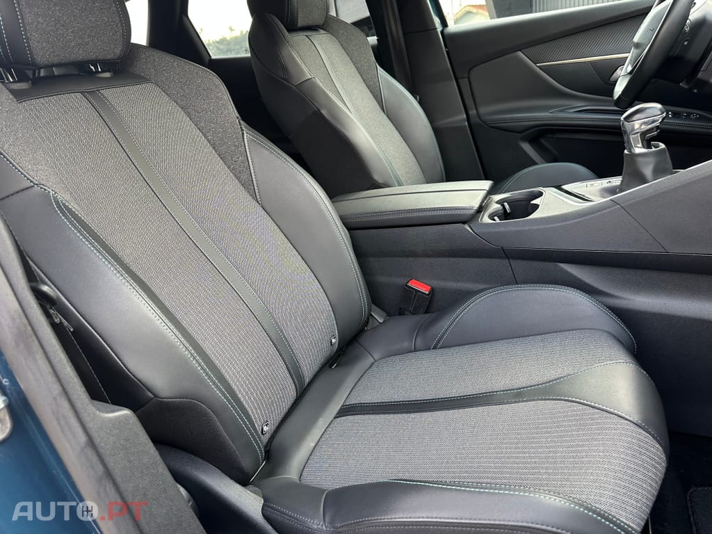 Peugeot 3008 1.2 PureTech 130 Stop & Start Allure Business-Pack