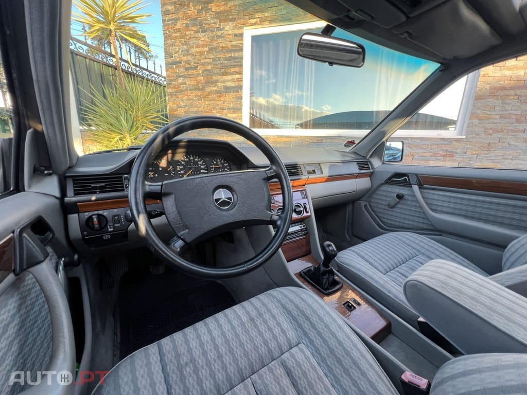 Mercedes-Benz W124 300 D