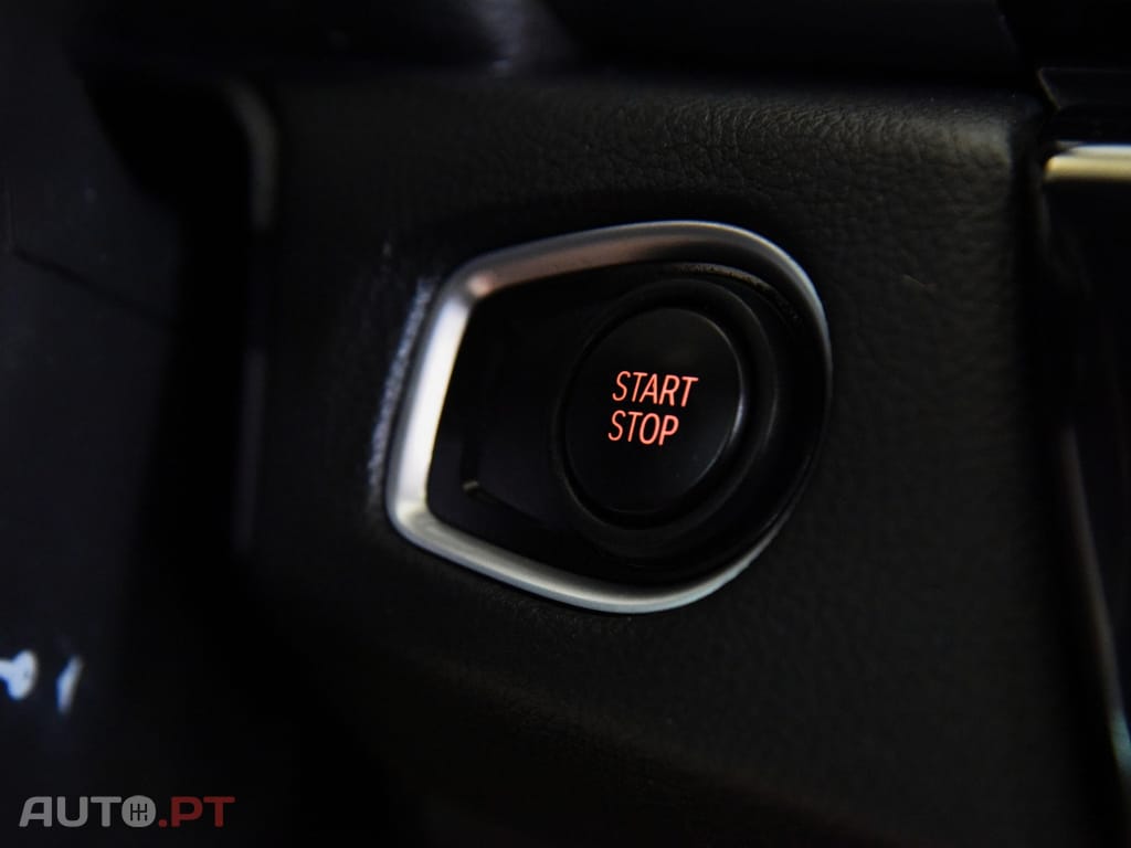 BMW 225 PLUG-IN