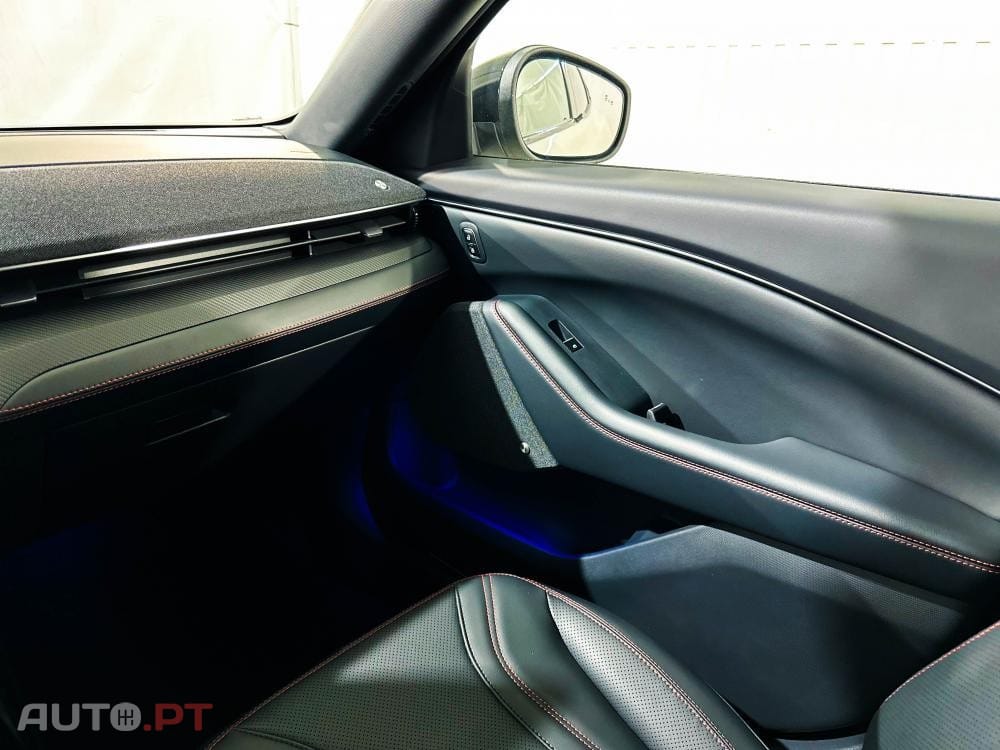 Ford Mustang Mach-E AWD PREMIUM