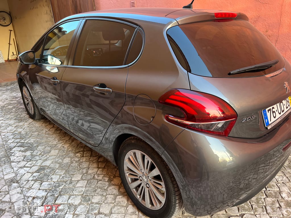 Peugeot 208 1199