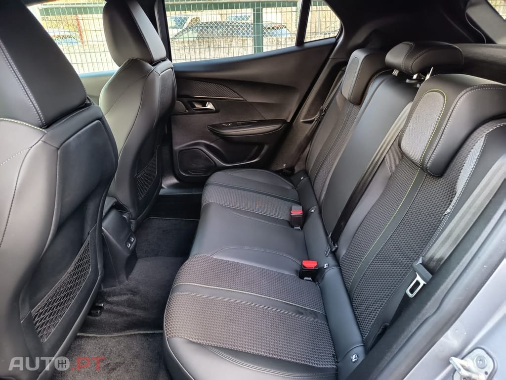 Peugeot E-2008 50 kWh GT