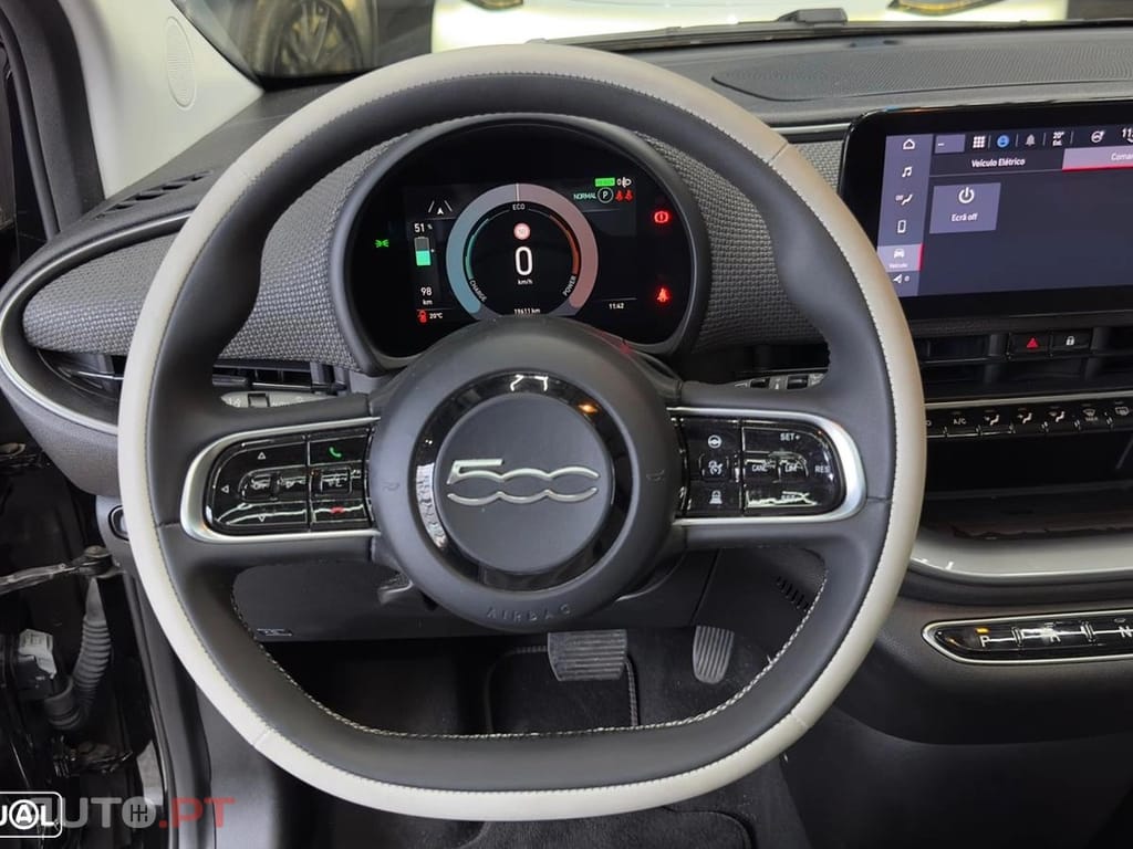 Fiat 500e La Prima