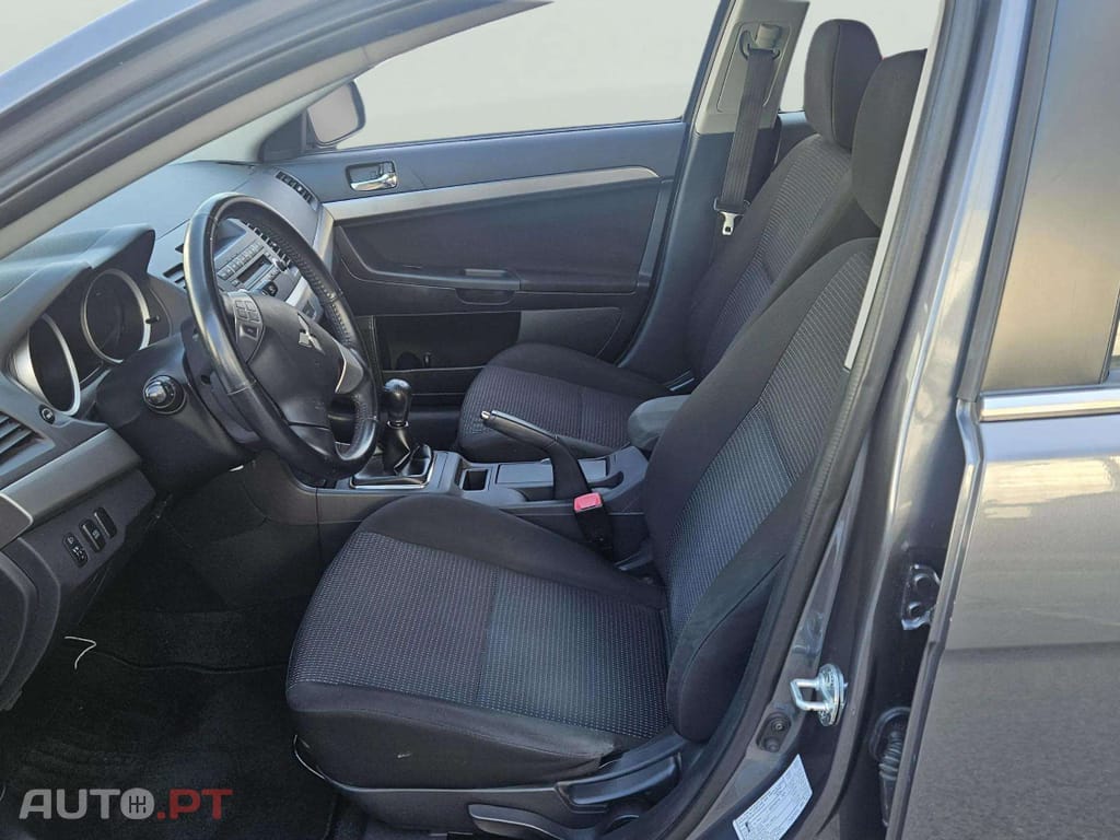 Mitsubishi Lancer 1.5 Invite