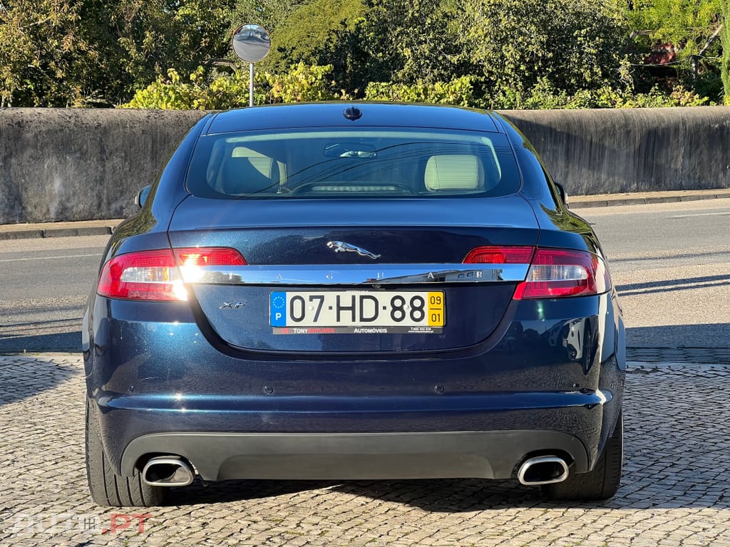 Jaguar XF 2.7 D V6 Luxury
