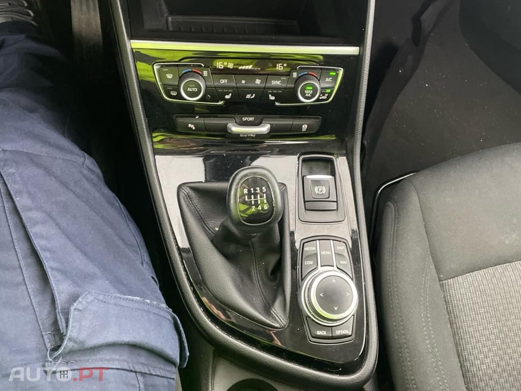 BMW 216 i 7L Advantage