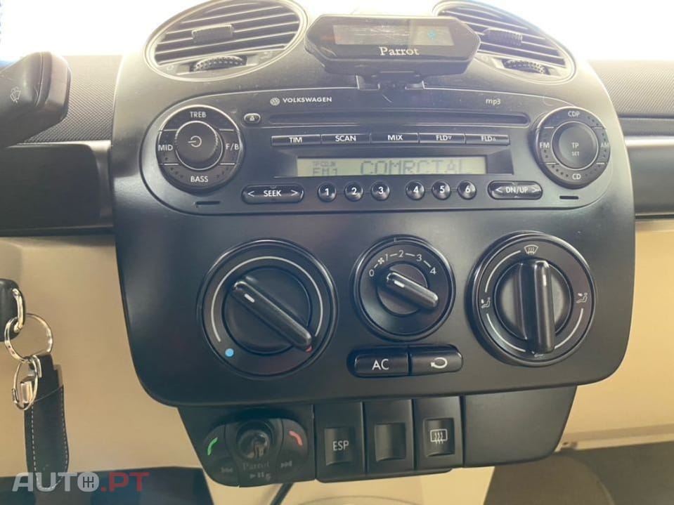 Volkswagen New Beetle Cabriolet 1.4 Top Couro