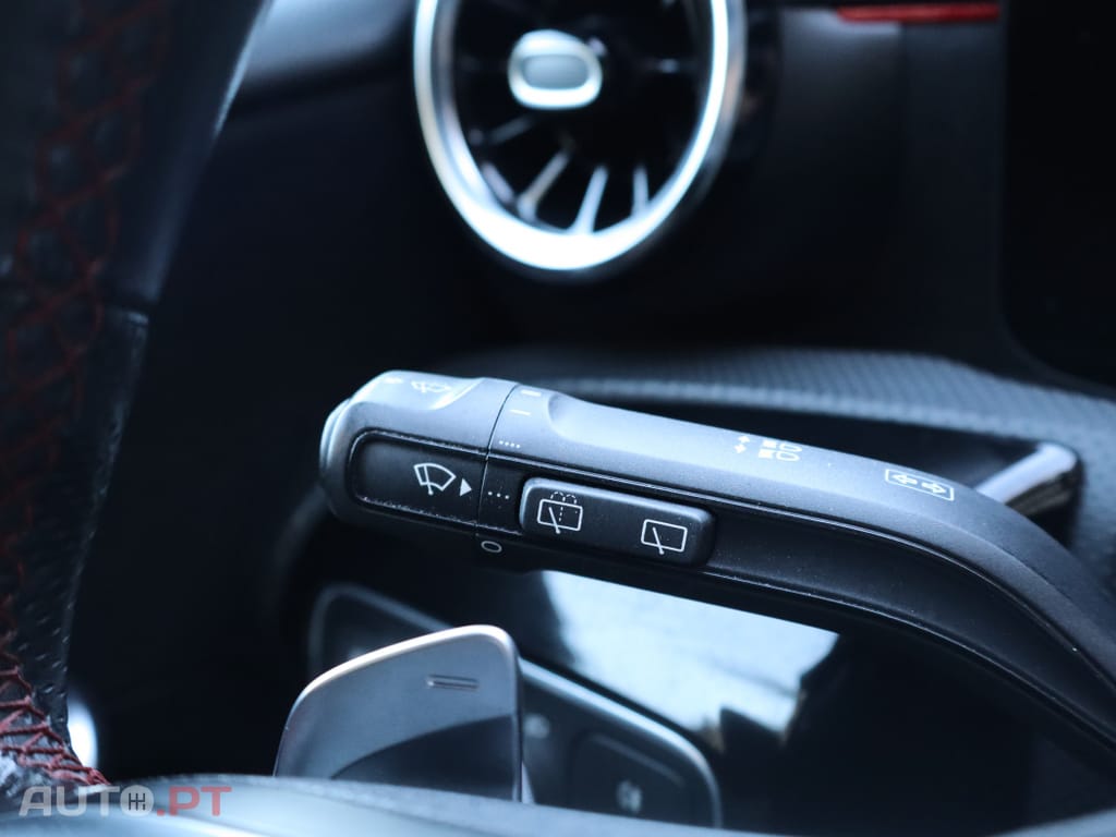 Mercedes-Benz A 250 e AMG Line