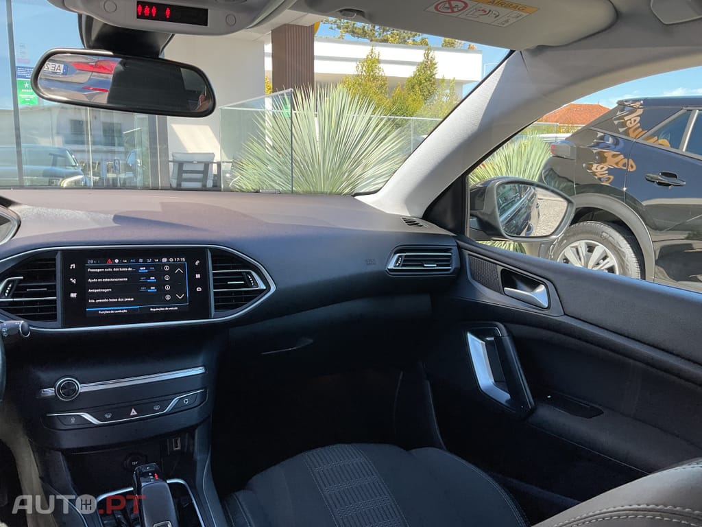 Peugeot 308 1.2 PureTech Allure EAT8