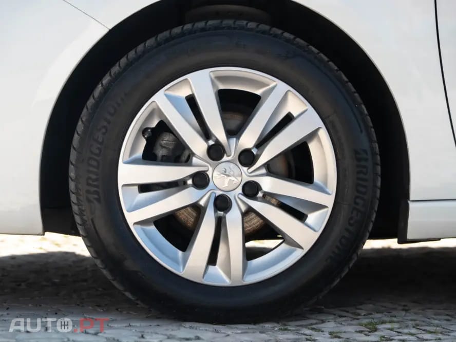 Peugeot 308 1.5 BlueHDi Business Line