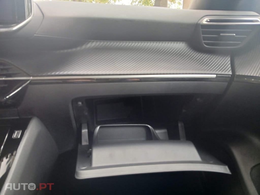 Peugeot E-2008 50 kWh Allure Pack