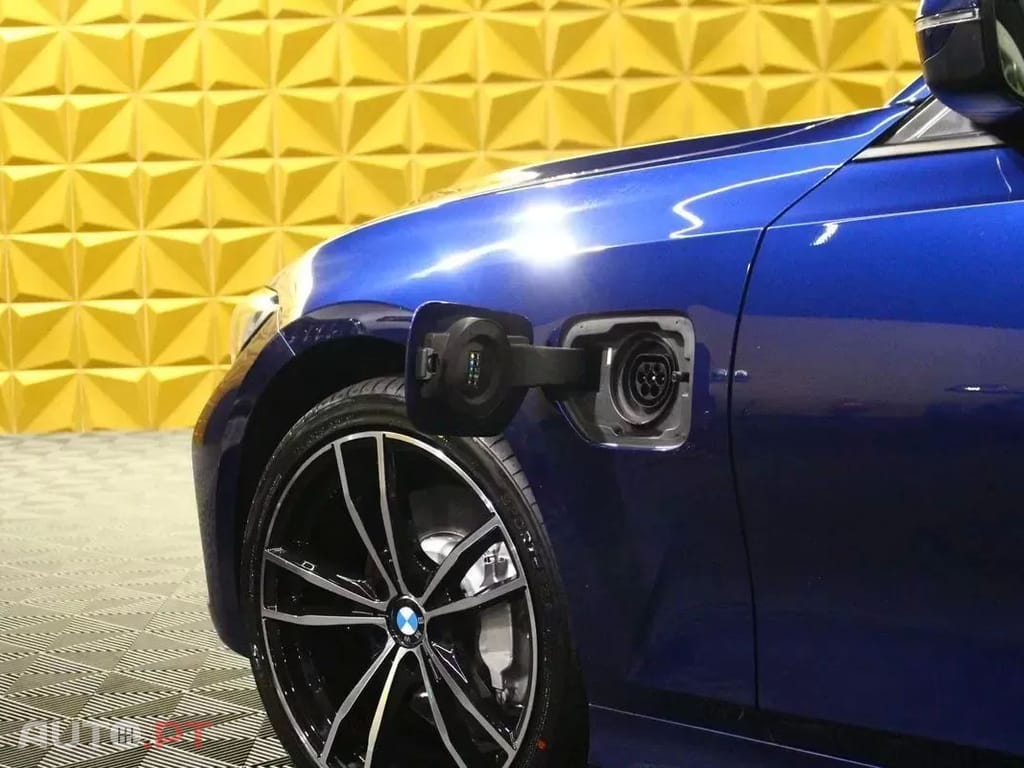 BMW 330 e Line Luxury Auto