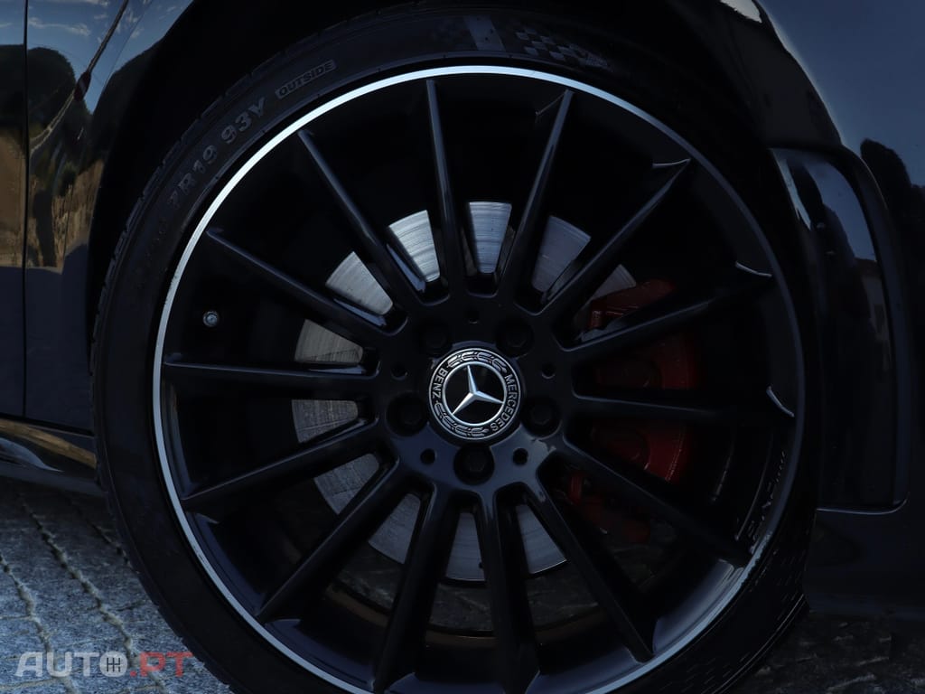 Mercedes-Benz A 250 e 8G-DCT AMG Line