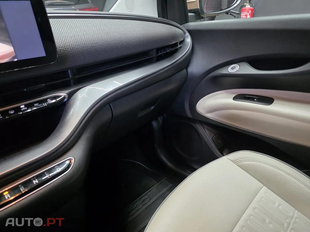 Fiat 500e La Prima