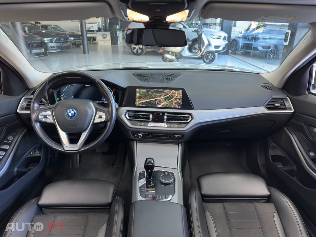 BMW 330 e Corporate Edition Auto — fotografia 8