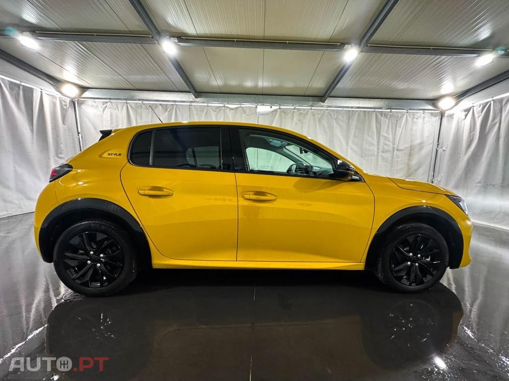 Peugeot E-208 50 kWh SE Style