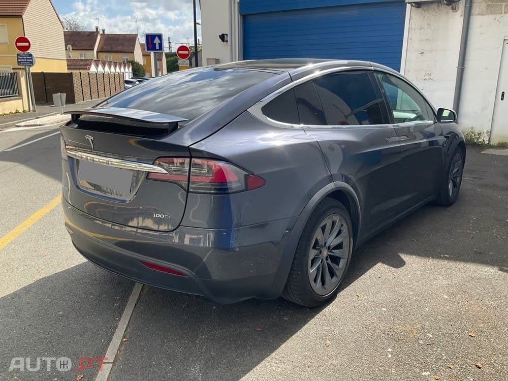Tesla Model X 100D