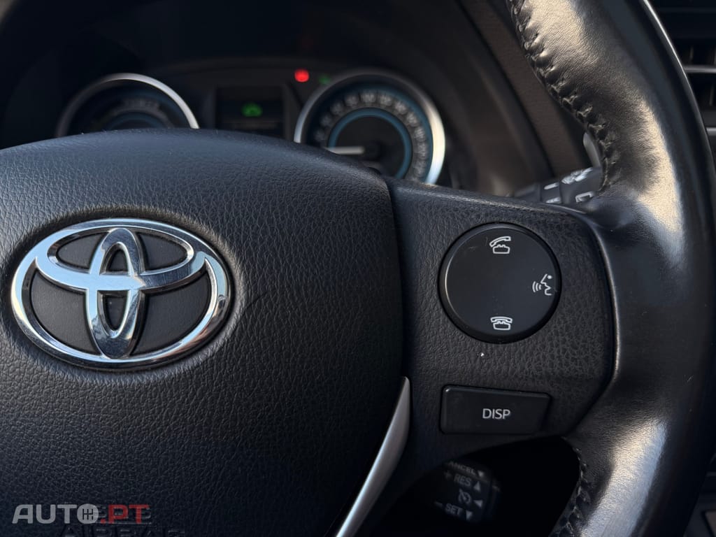 Toyota Auris Outro