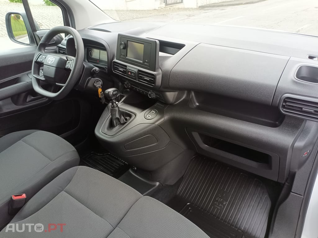 Toyota Proace City 1.5 HDI Longa 2025 10.000Km